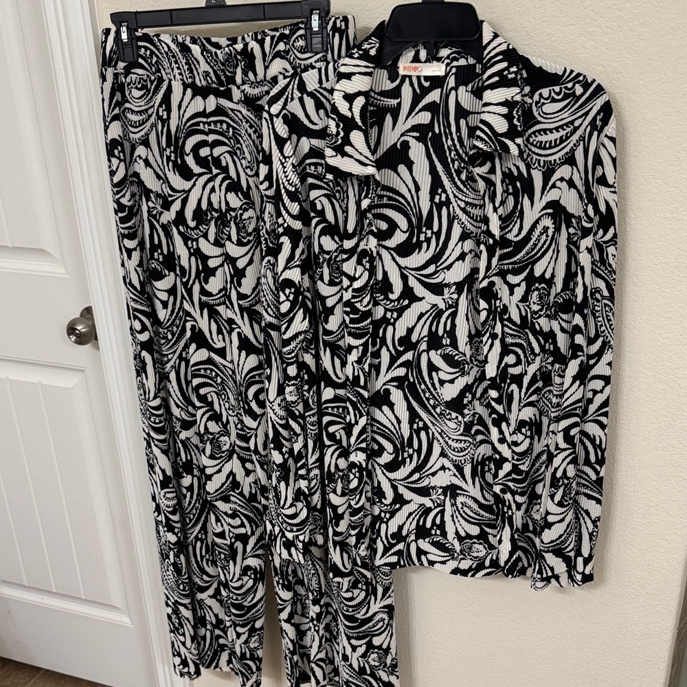Elegant Black and White Patterned Wide Leg Pant Set